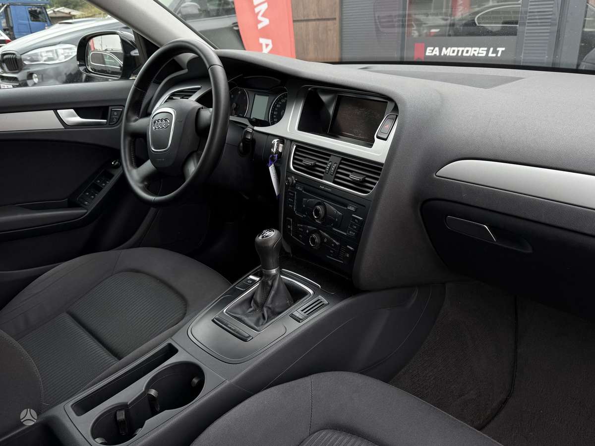 Audi A4 2009 — photo 19