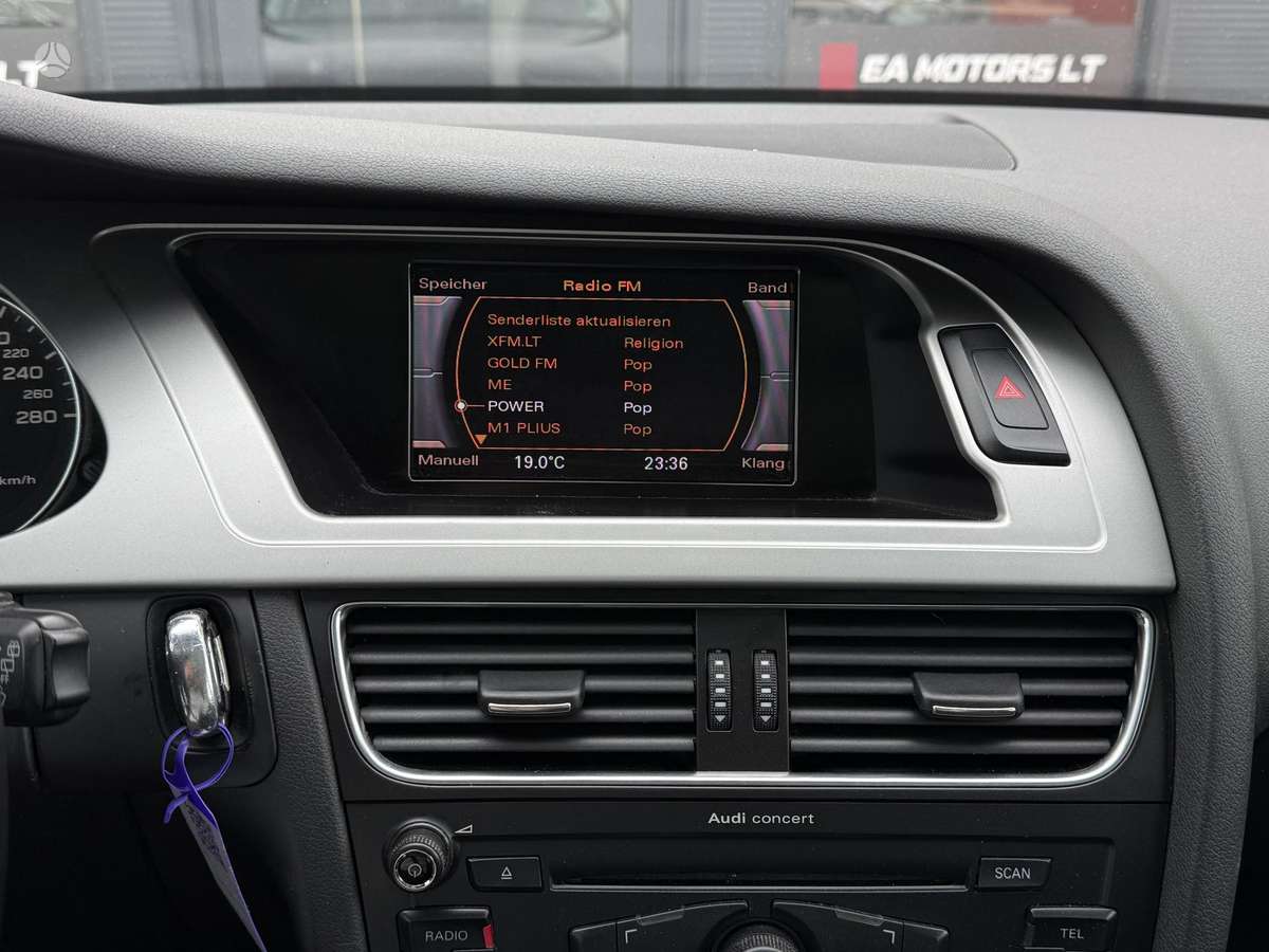 Audi A4 2009 — photo 26