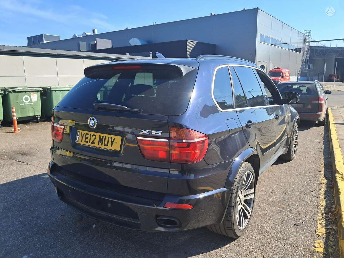 BMW X5 2012 — rear view