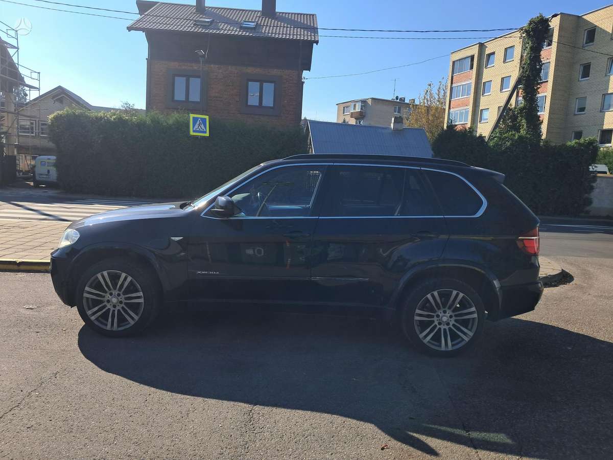 BMW X5 2012 — engine 3000 cm³, 245 HP (180kW)