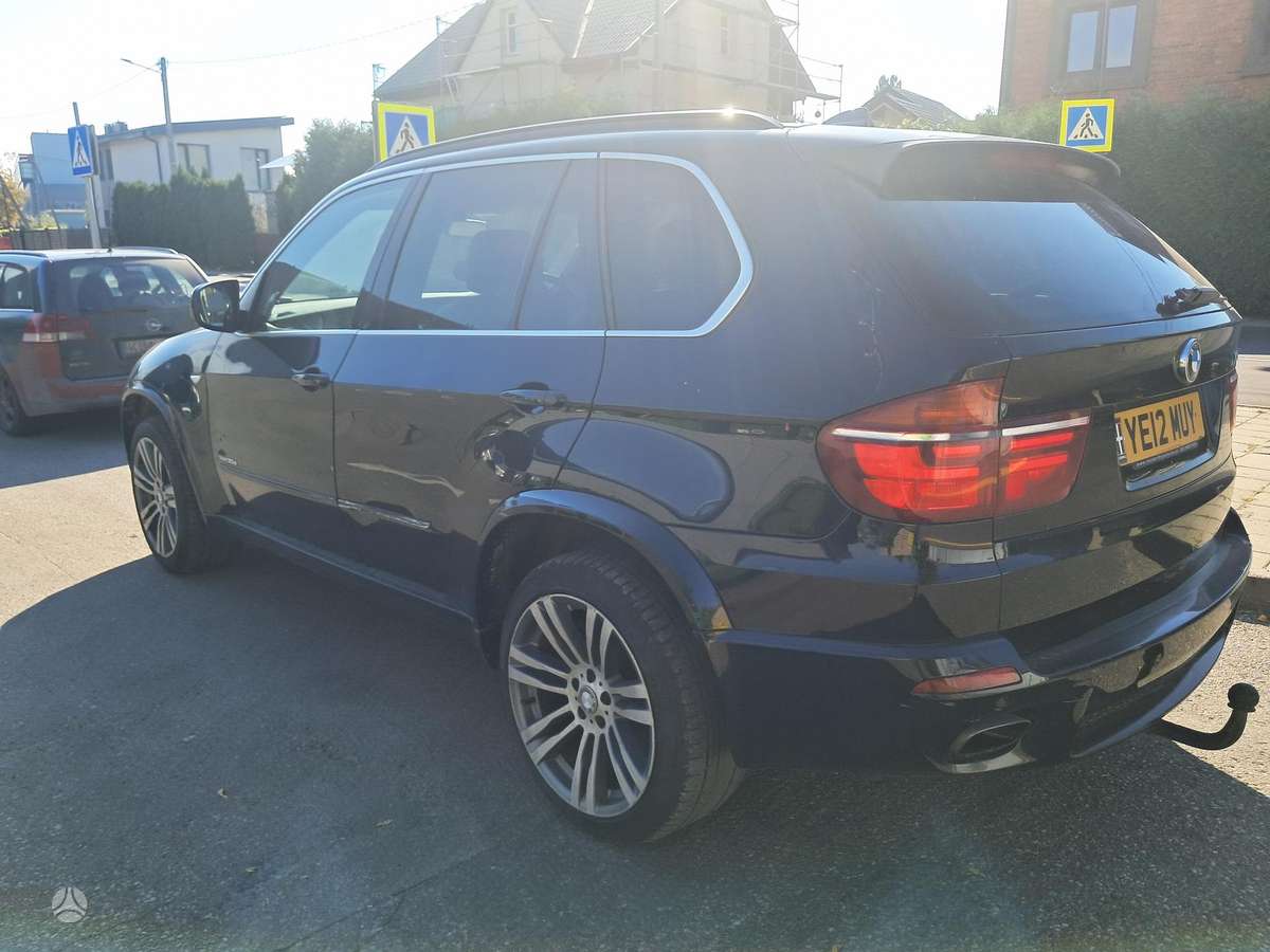 BMW X5 2012 — photo 9