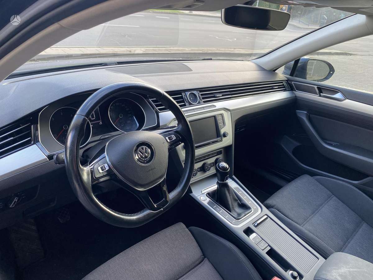 Volkswagen Passat 2015 — interior