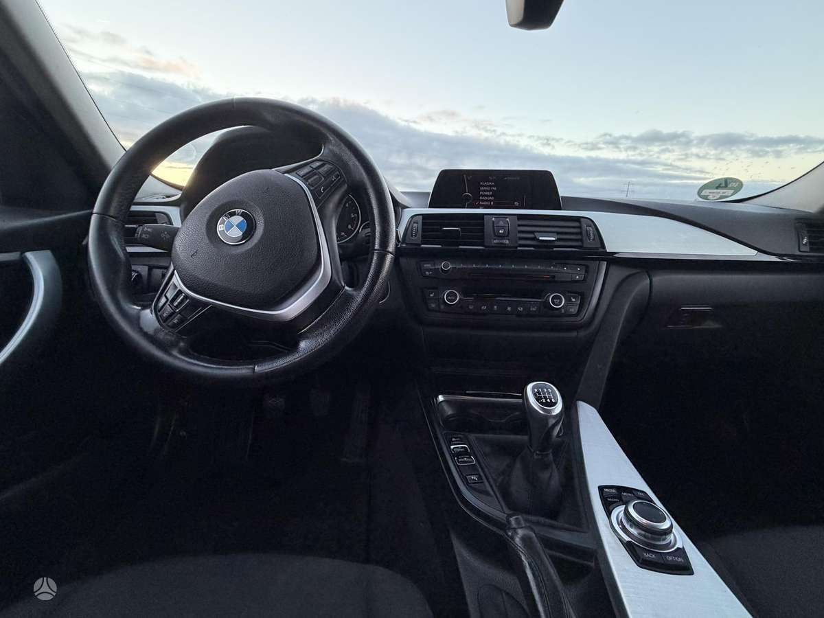 BMW 318 2013 — photo 13