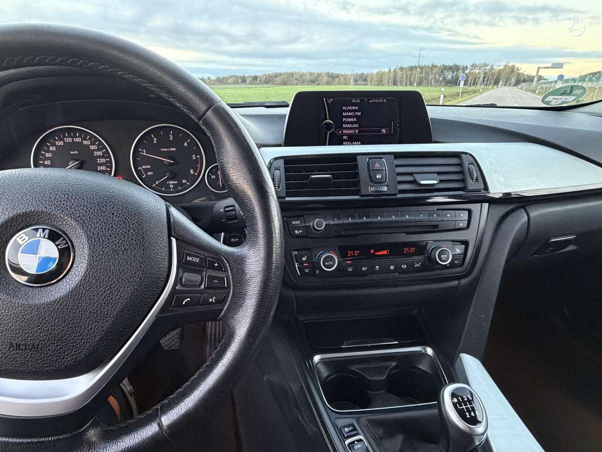 BMW 318 2013 — photo 14