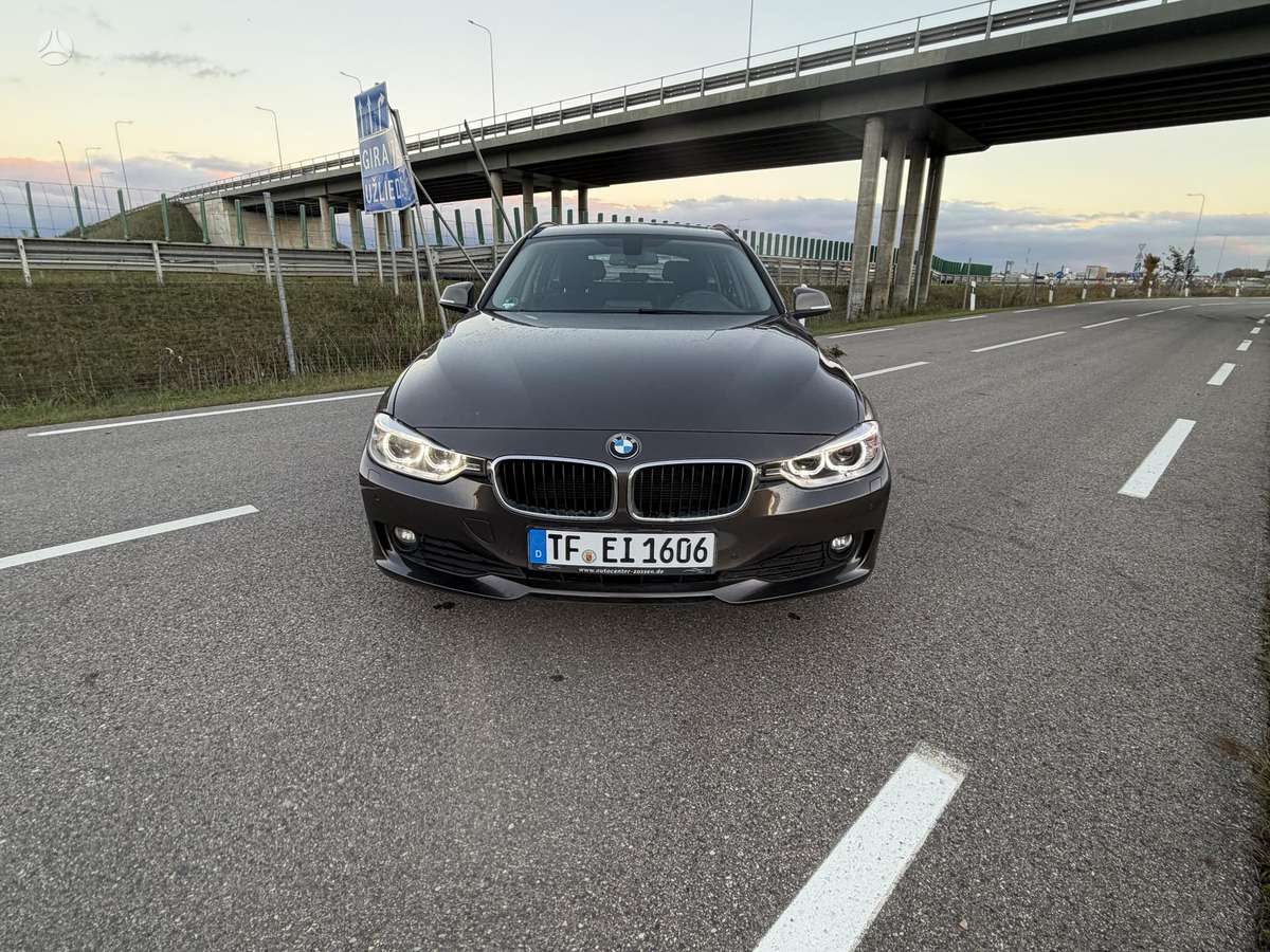 BMW 318 2013 — interior