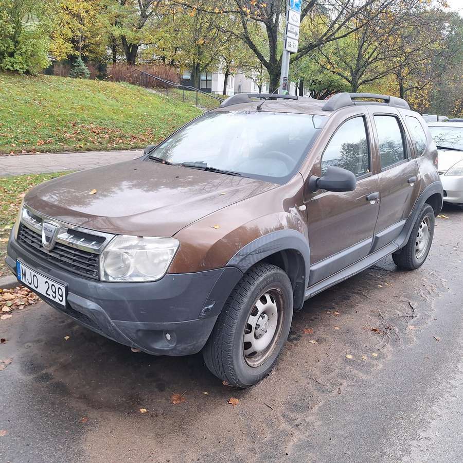 Dacia Duster 2010 — rear view