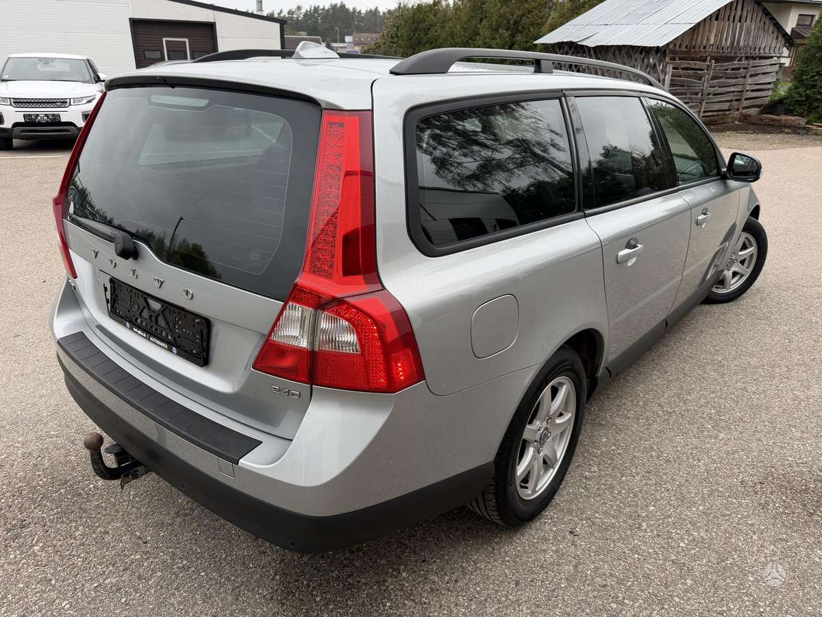 Volvo V70 2009 — photo 10