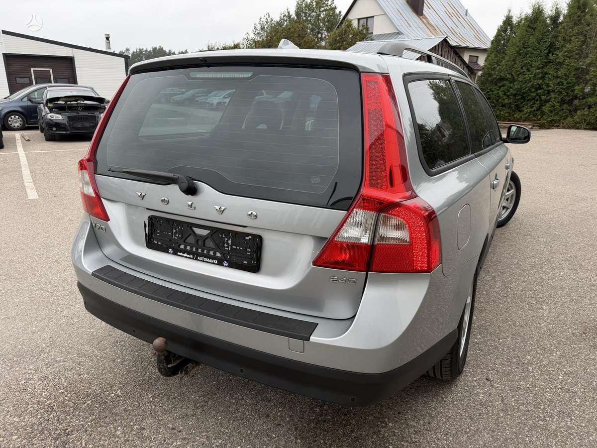 Volvo V70 2009 — photo 12