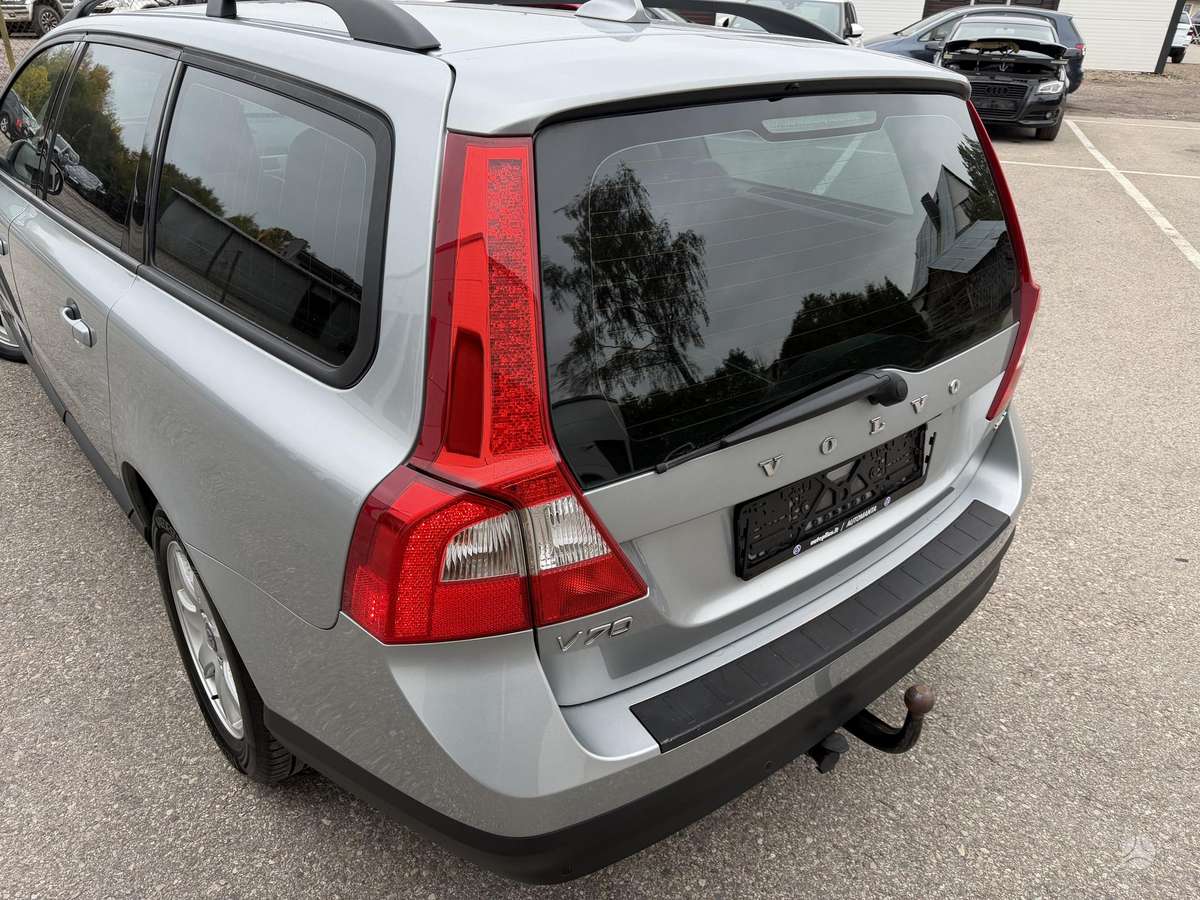 Volvo V70 2009 — photo 13