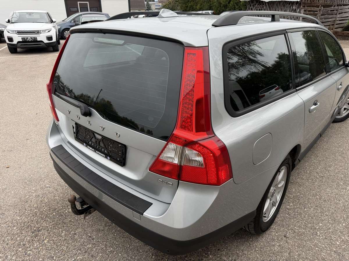 Volvo V70 2009 — photo 14
