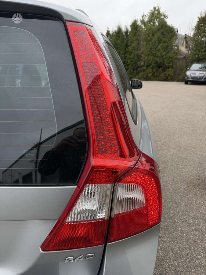 Volvo V70 2009 — photo 16