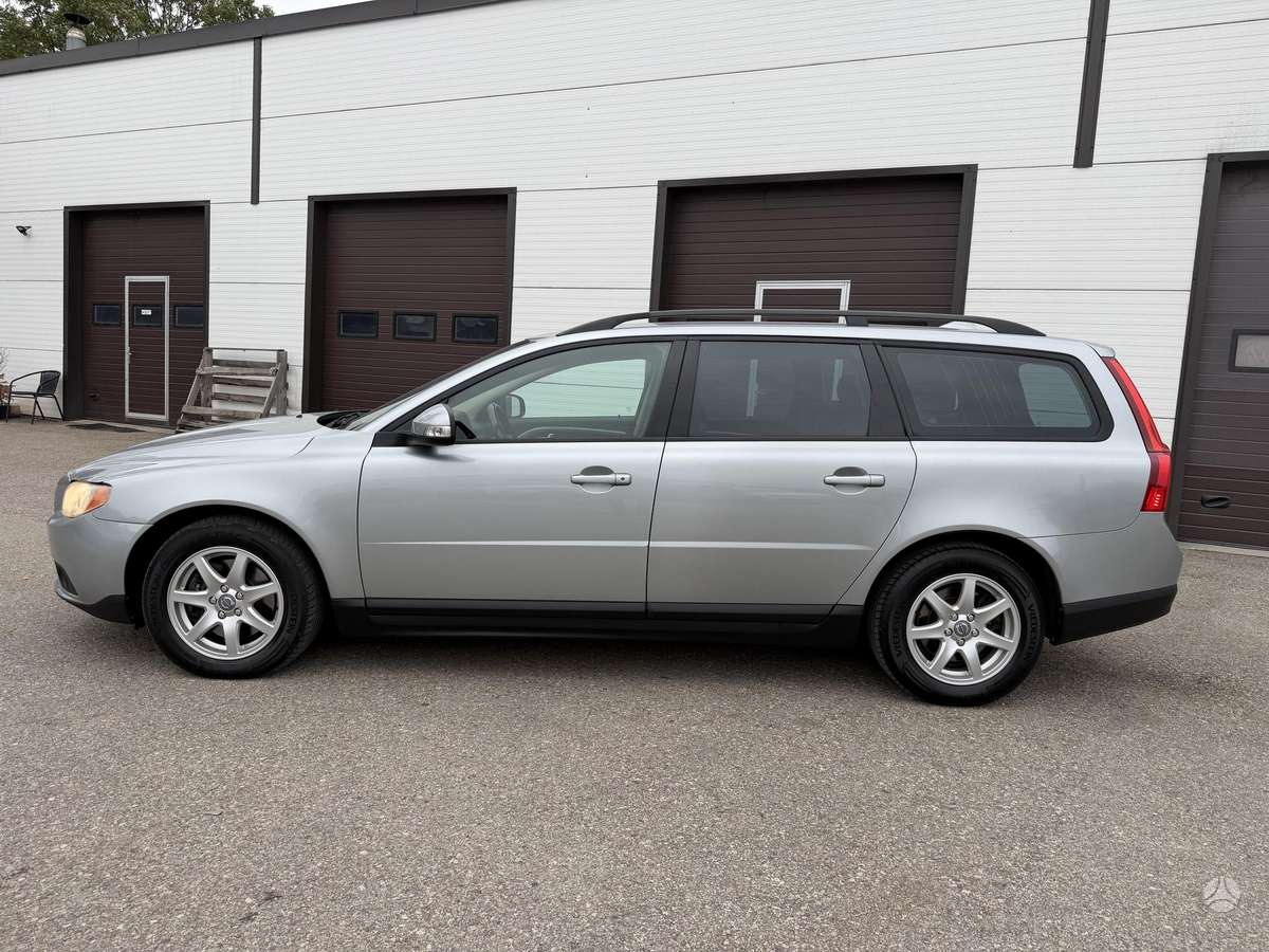 Volvo V70 2009 — photo 17