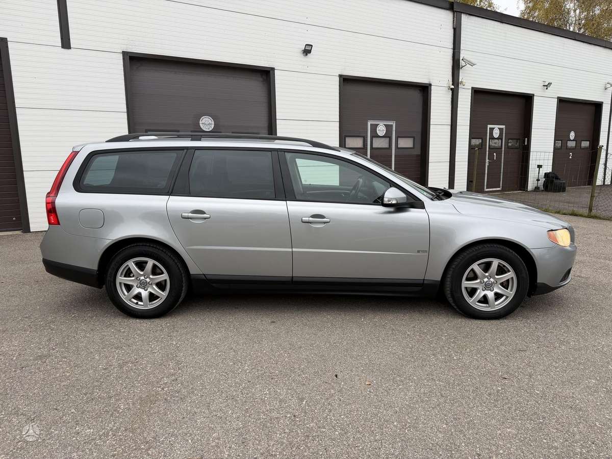Volvo V70 2009 — photo 18