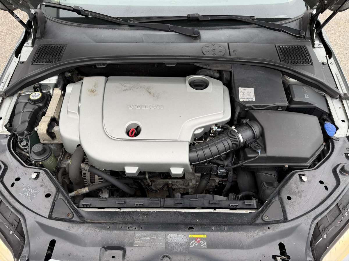 Volvo V70 2009 — photo 21