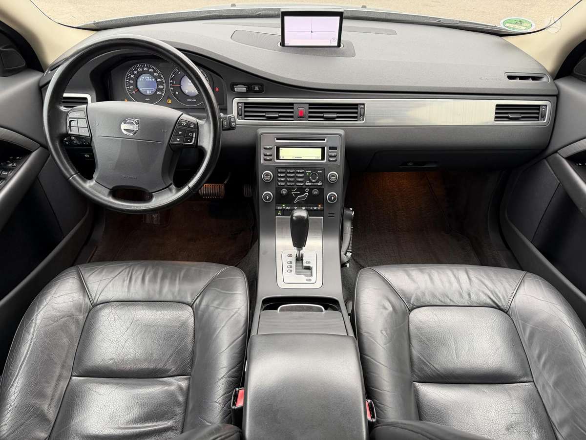 Volvo V70 2009 — photo 24