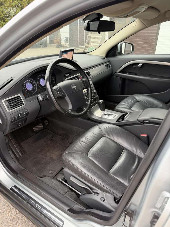 Volvo V70 2009 — photo 25