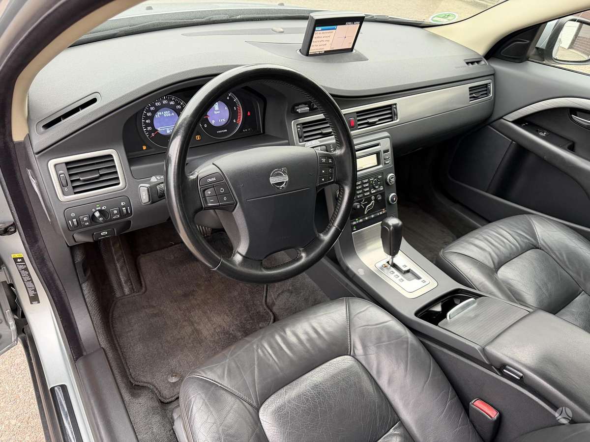 Volvo V70 2009 — photo 26
