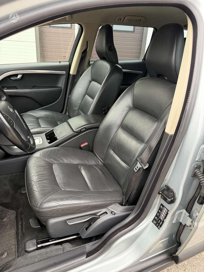 Volvo V70 2009 — photo 27