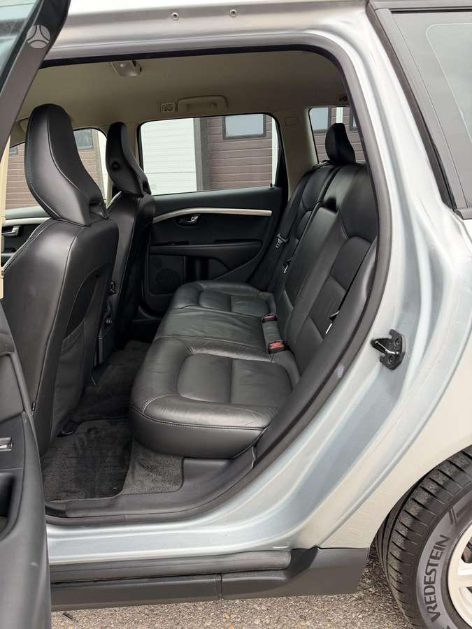 Volvo V70 2009 — photo 28