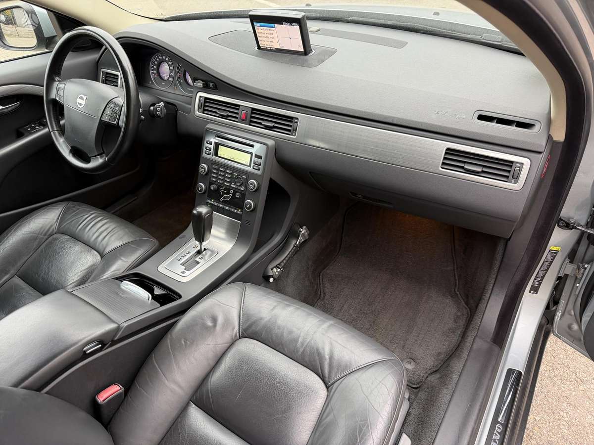 Volvo V70 2009 — photo 29