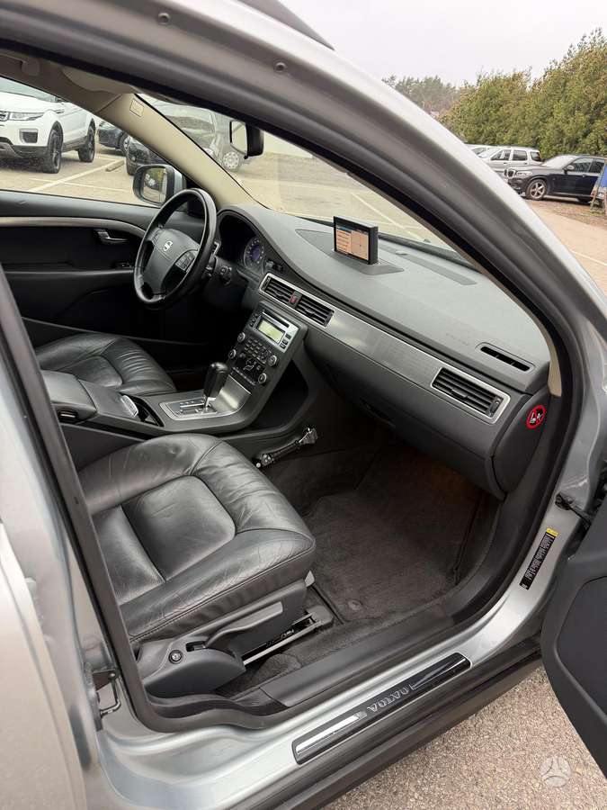 Volvo V70 2009 — photo 30