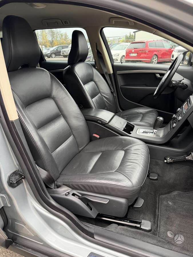 Volvo V70 2009 — photo 31