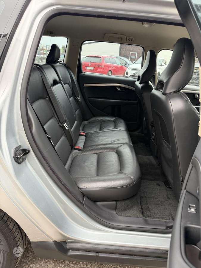Volvo V70 2009 — photo 32