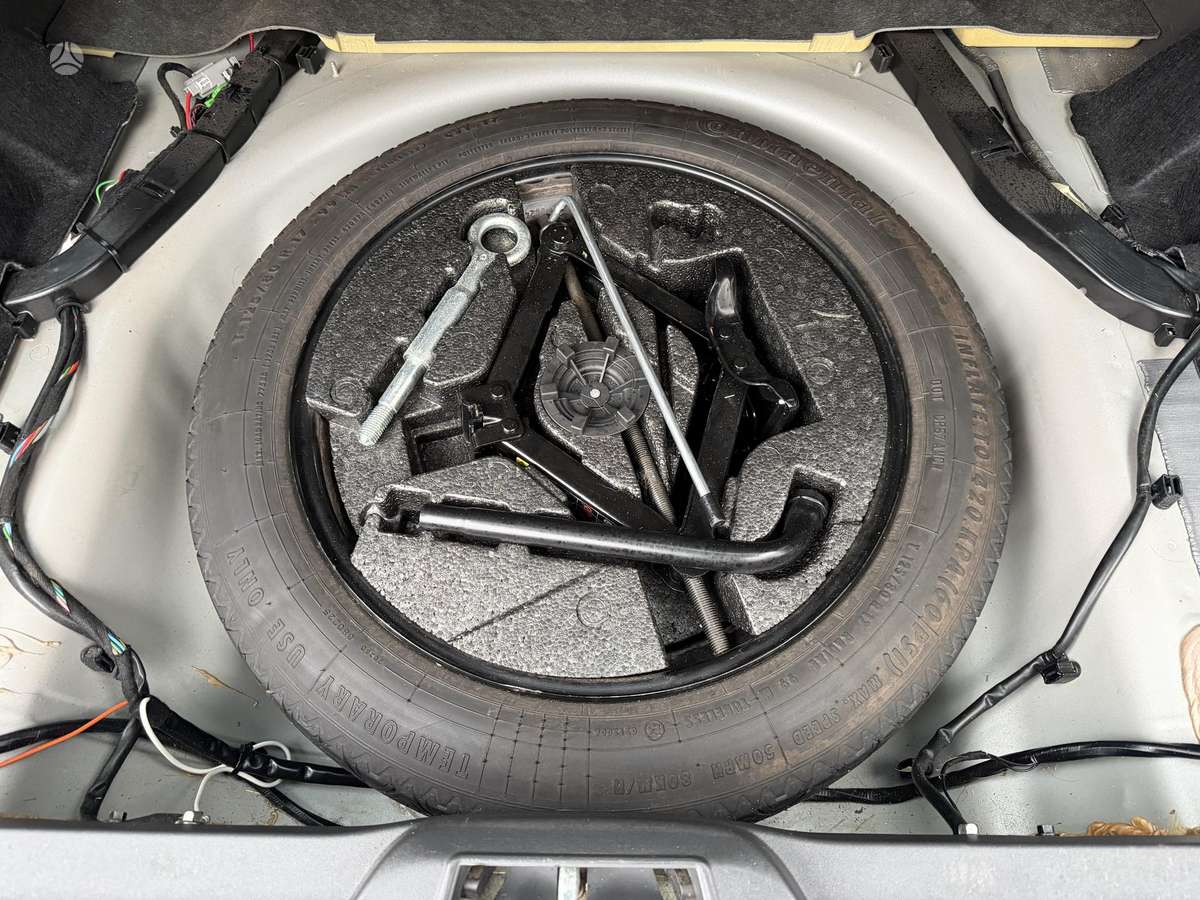Volvo V70 2009 — photo 33