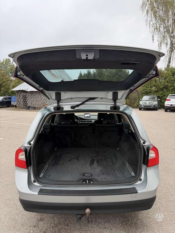 Volvo V70 2009 — photo 34