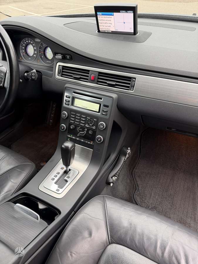 Volvo V70 2009 — photo 36