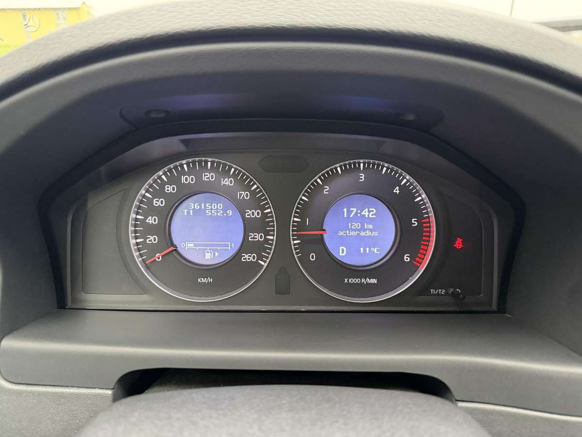 Volvo V70 2009 — photo 37