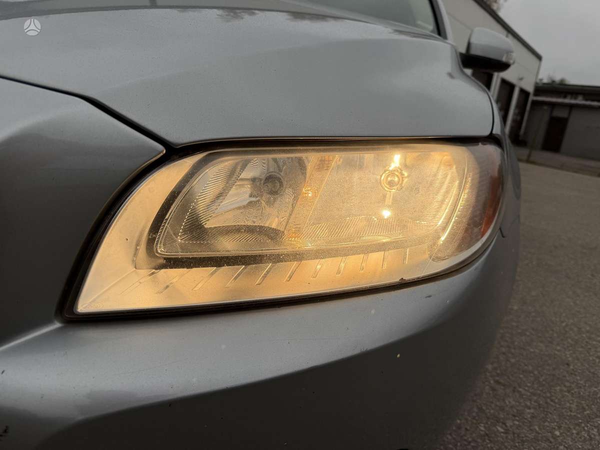 Volvo V70 2009 — photo 7
