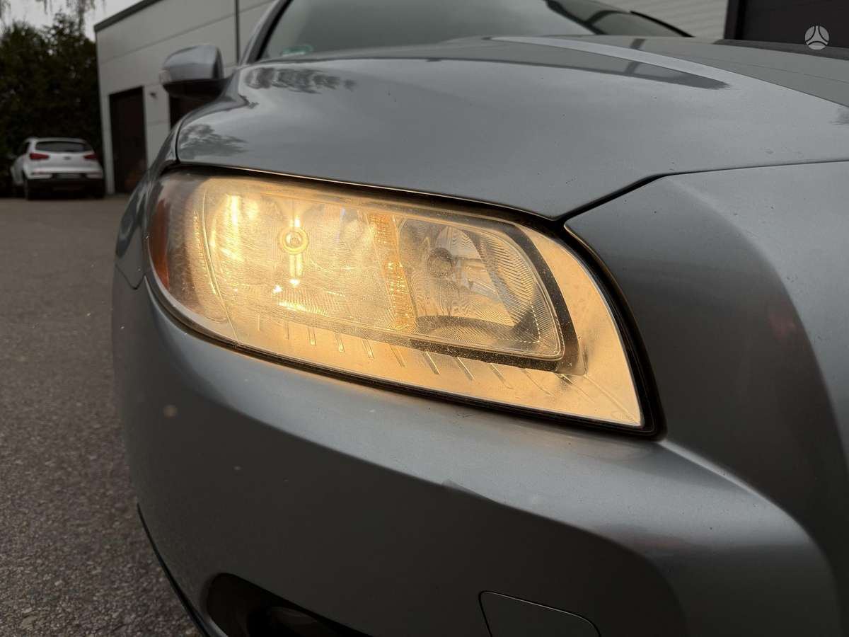 Volvo V70 2009 — photo 8