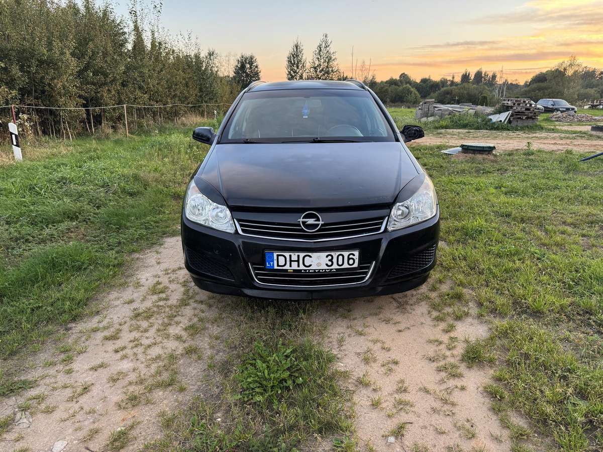 Opel Astra 2007 — rear view