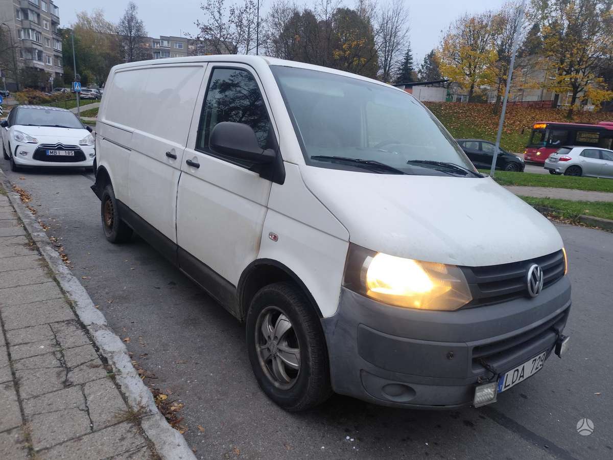 Volkswagen Transporter 2011 — rear view