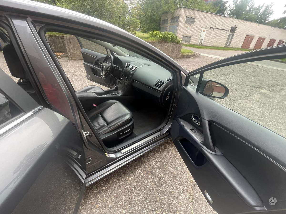 Toyota Avensis 2009 — photo 11