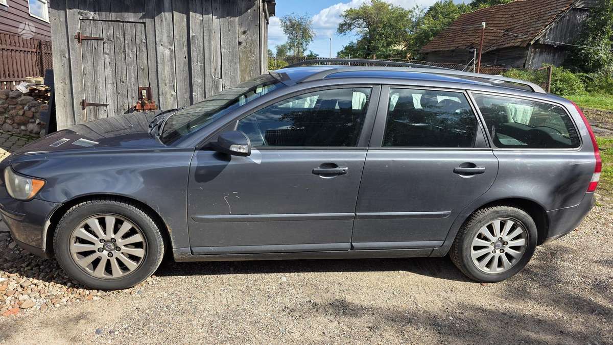Volvo V50 2007 — rear view