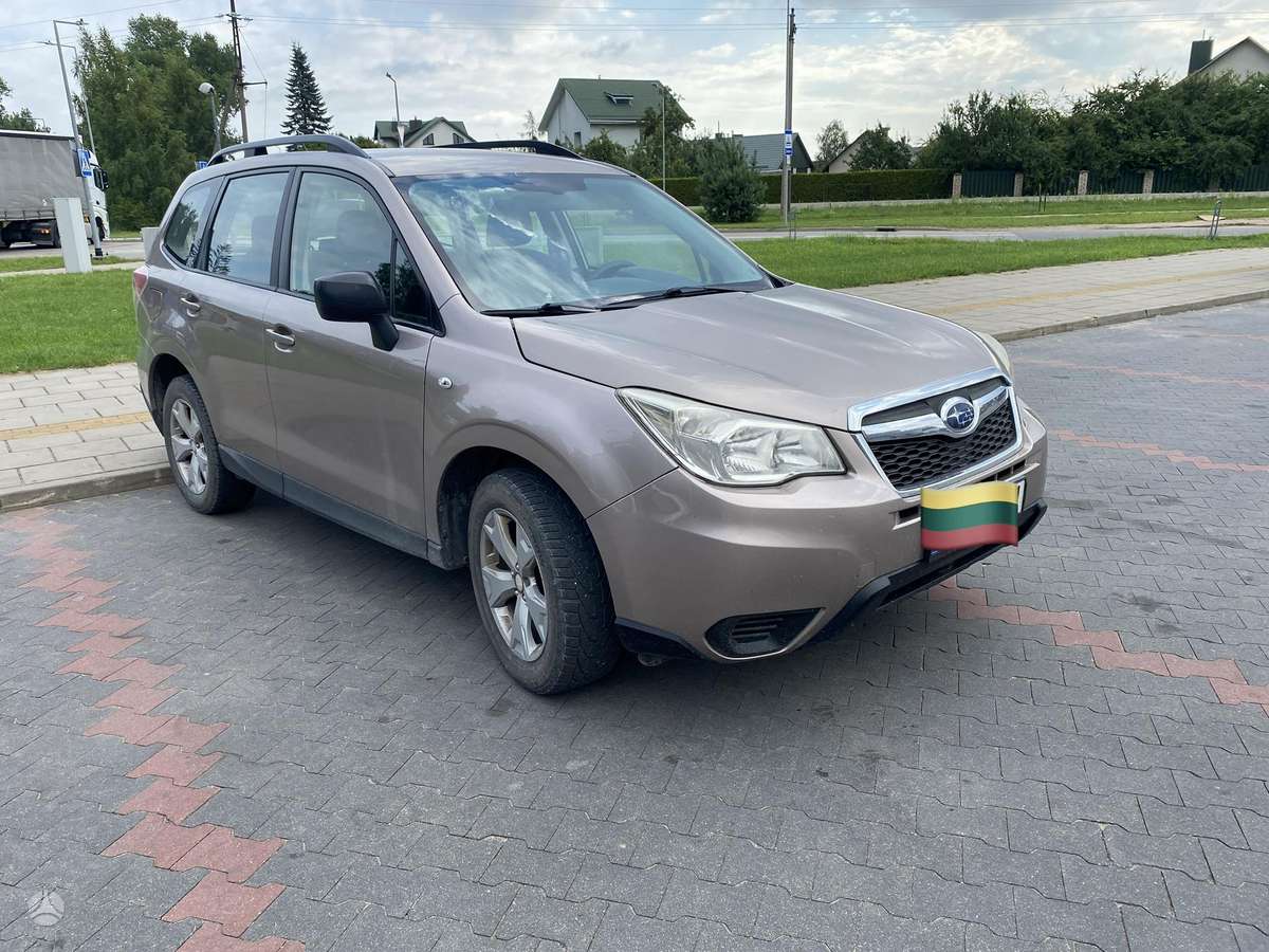 Subaru Forester 2014 — вигляд ззаду