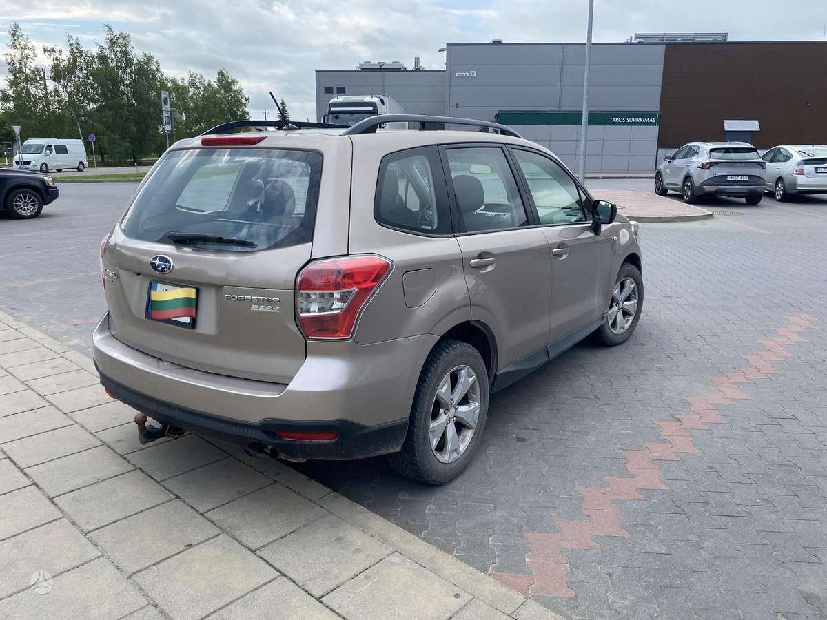 Subaru Forester 2014 — салон