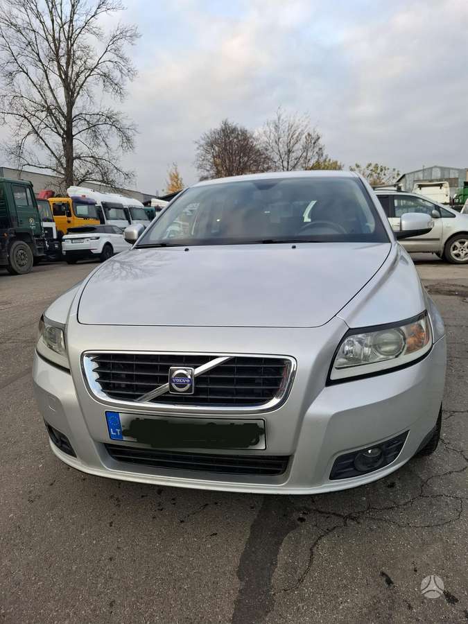 Volvo V50 2008 — rear view