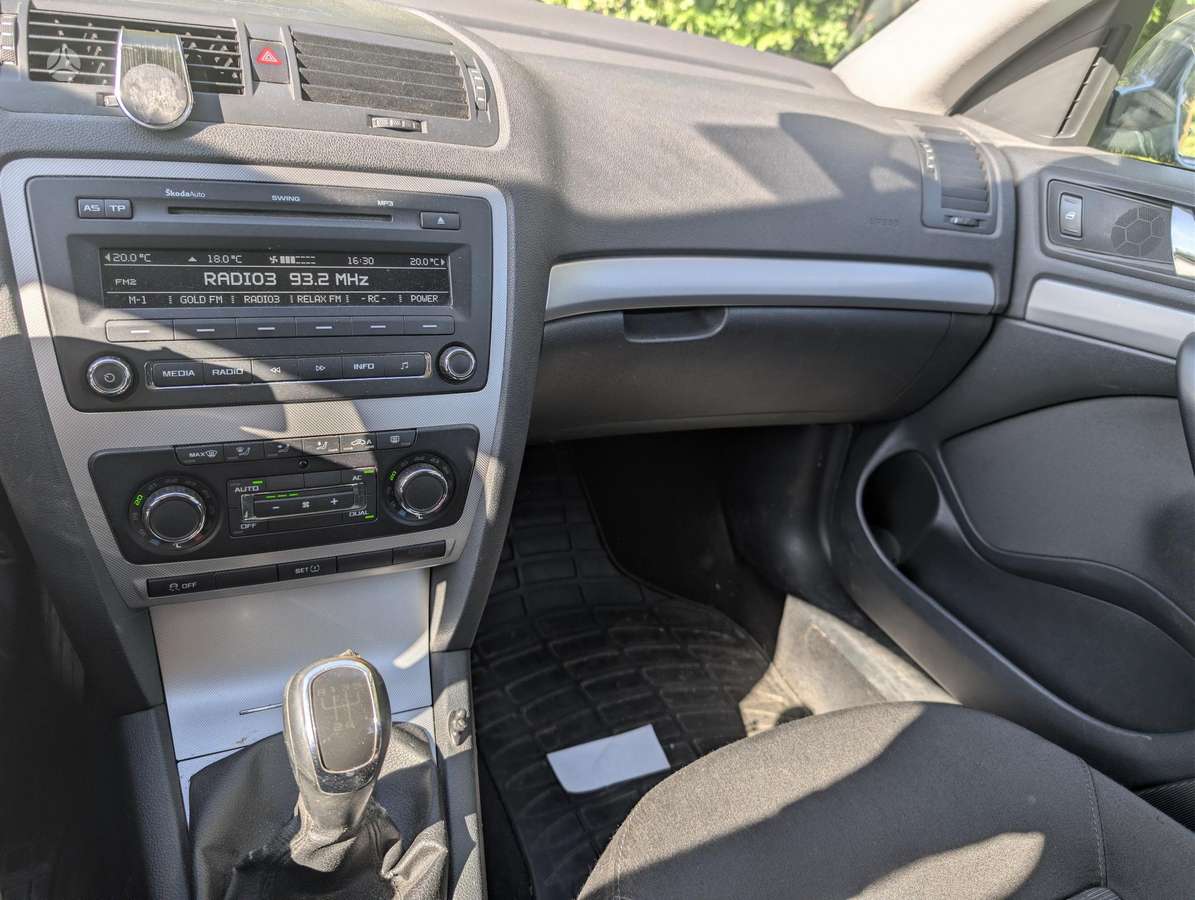 Skoda Octavia 2011 — photo 12