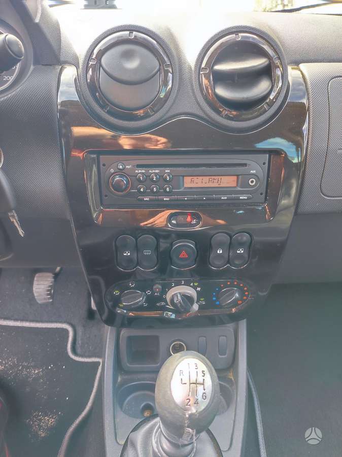 Dacia Duster 2011 — photo 10