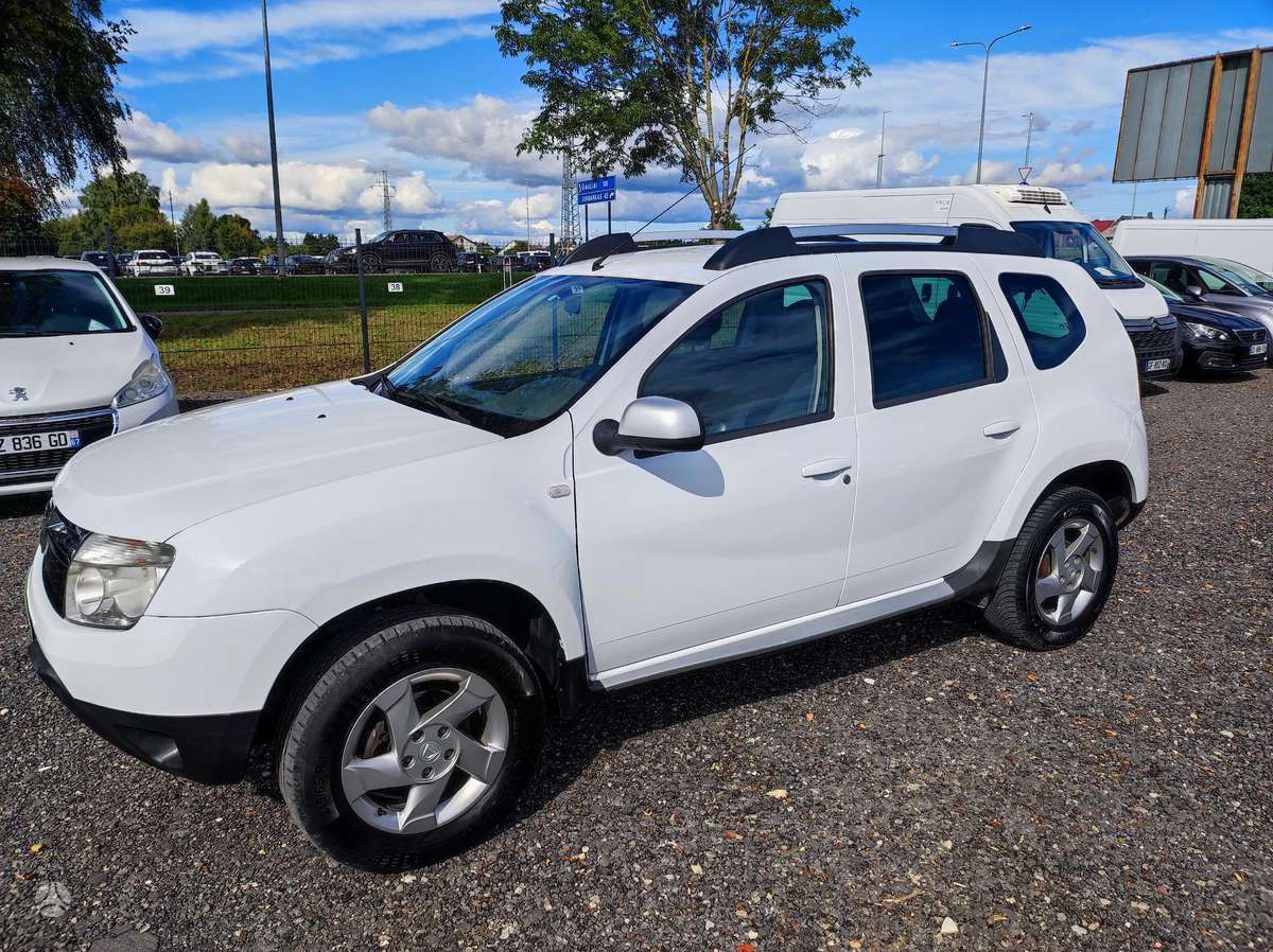 Dacia Duster 2011 — rear view