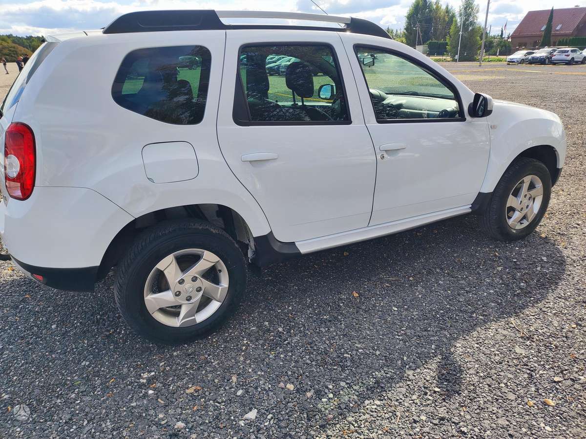 Dacia Duster 2011 — engine 1461 cm³, 107 HP (79kW)