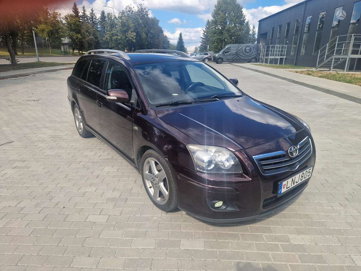Toyota Avensis 2007 — вигляд ззаду