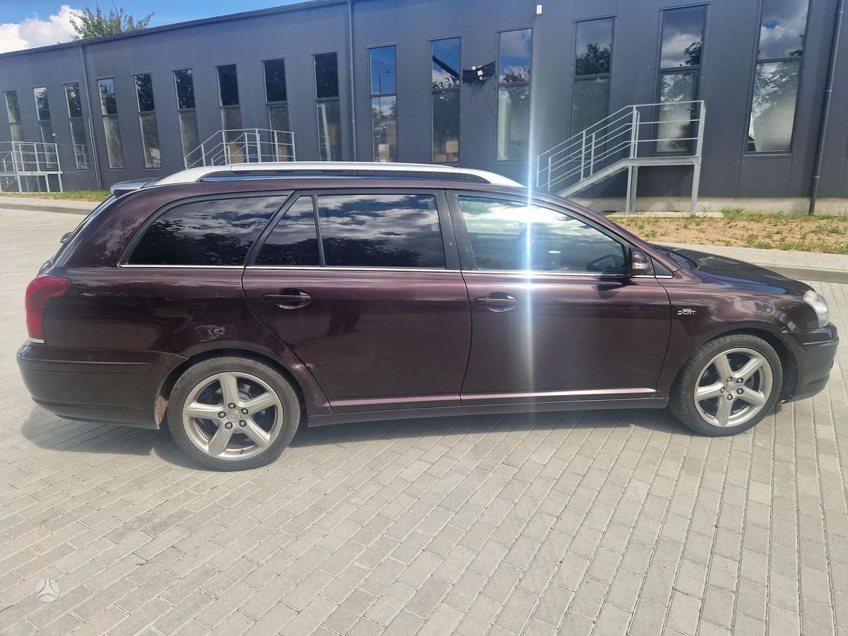 Toyota Avensis 2007 — салон
