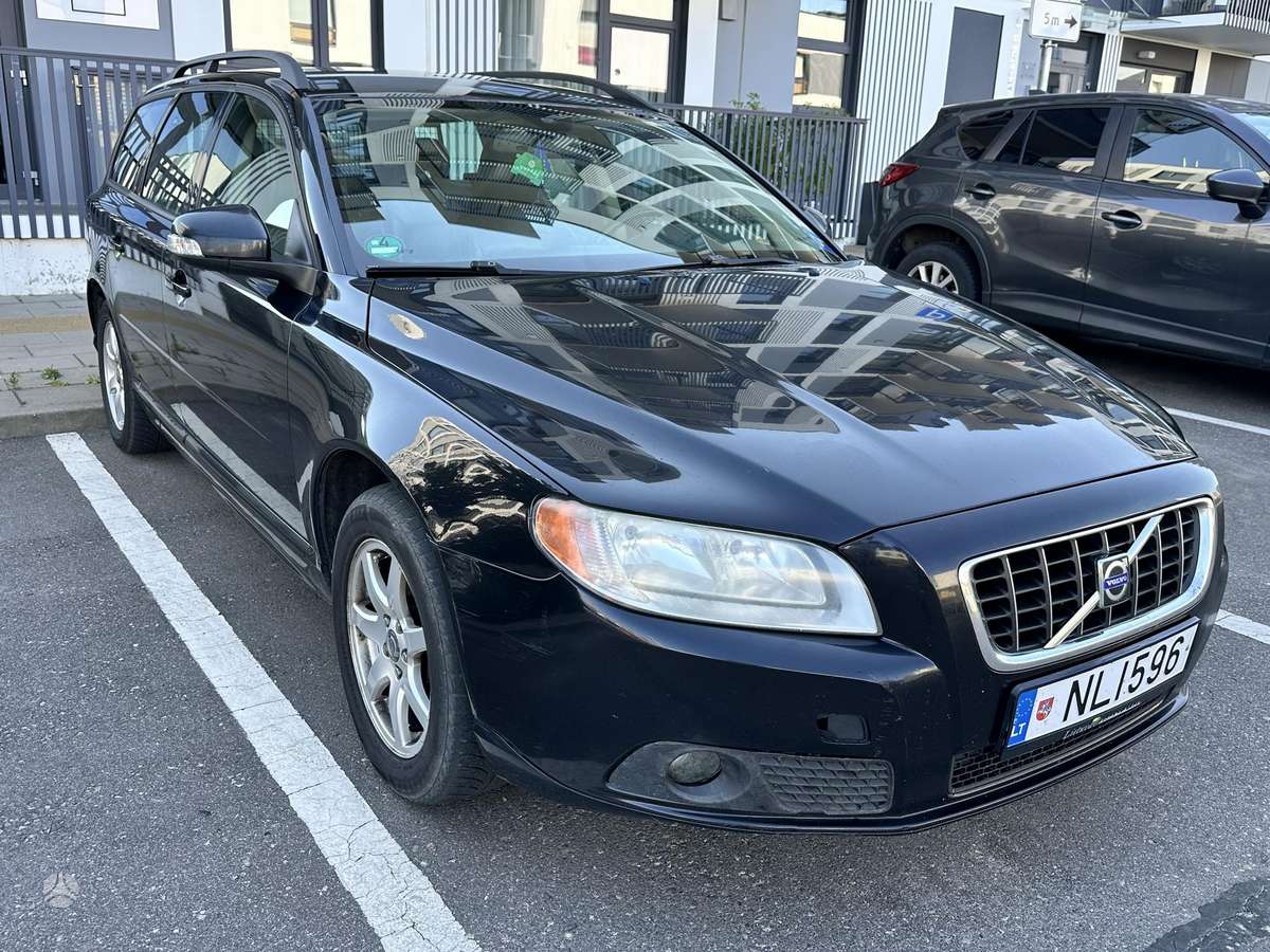 Volvo V70 2008 — вигляд ззаду