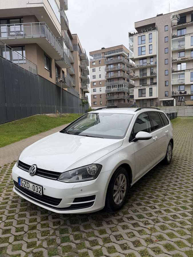 Volkswagen Golf 2014 — салон
