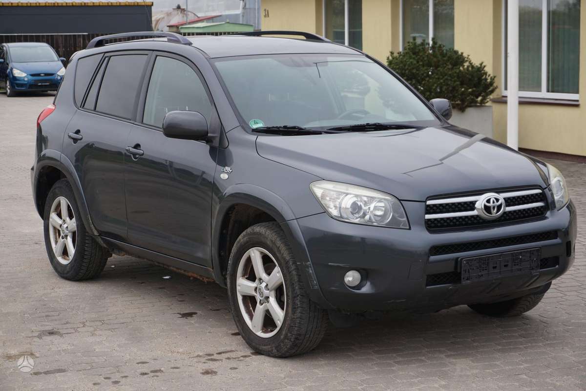 Toyota RAV4 2007 — rear view
