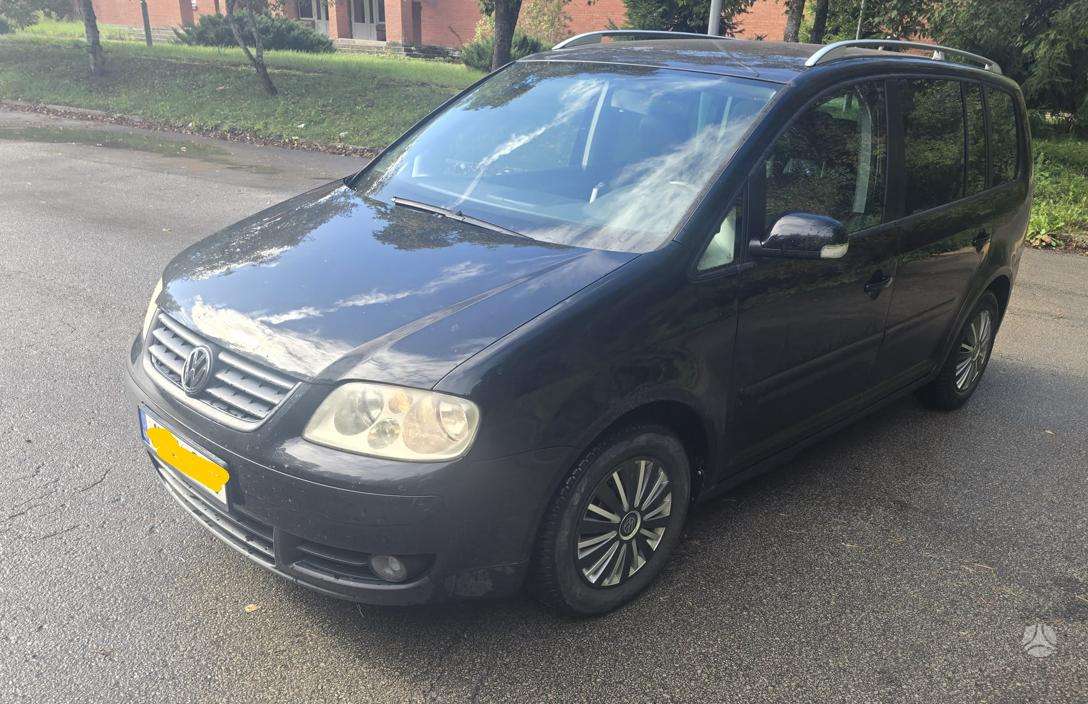 Volkswagen Touran 2004 — салон